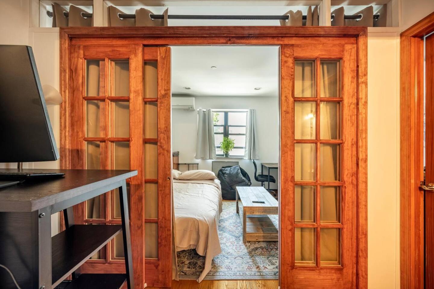 Location In Queens, Everything Is Near By Homestay New York