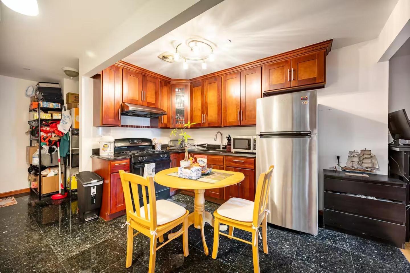Homestay Location In Queens, Everything Is Near By