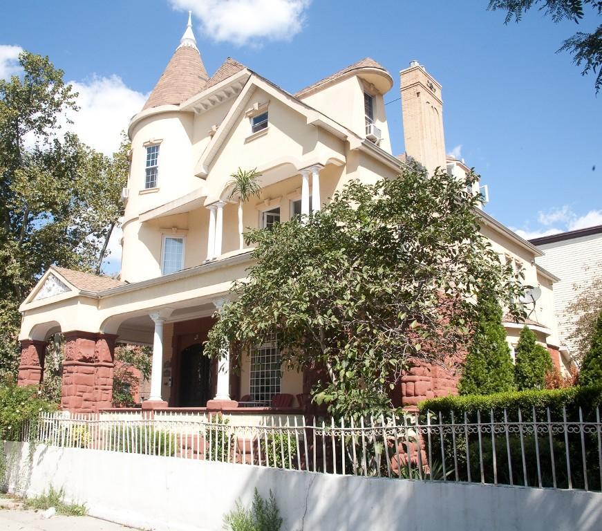 The Brooklyn Mansion Apartment
