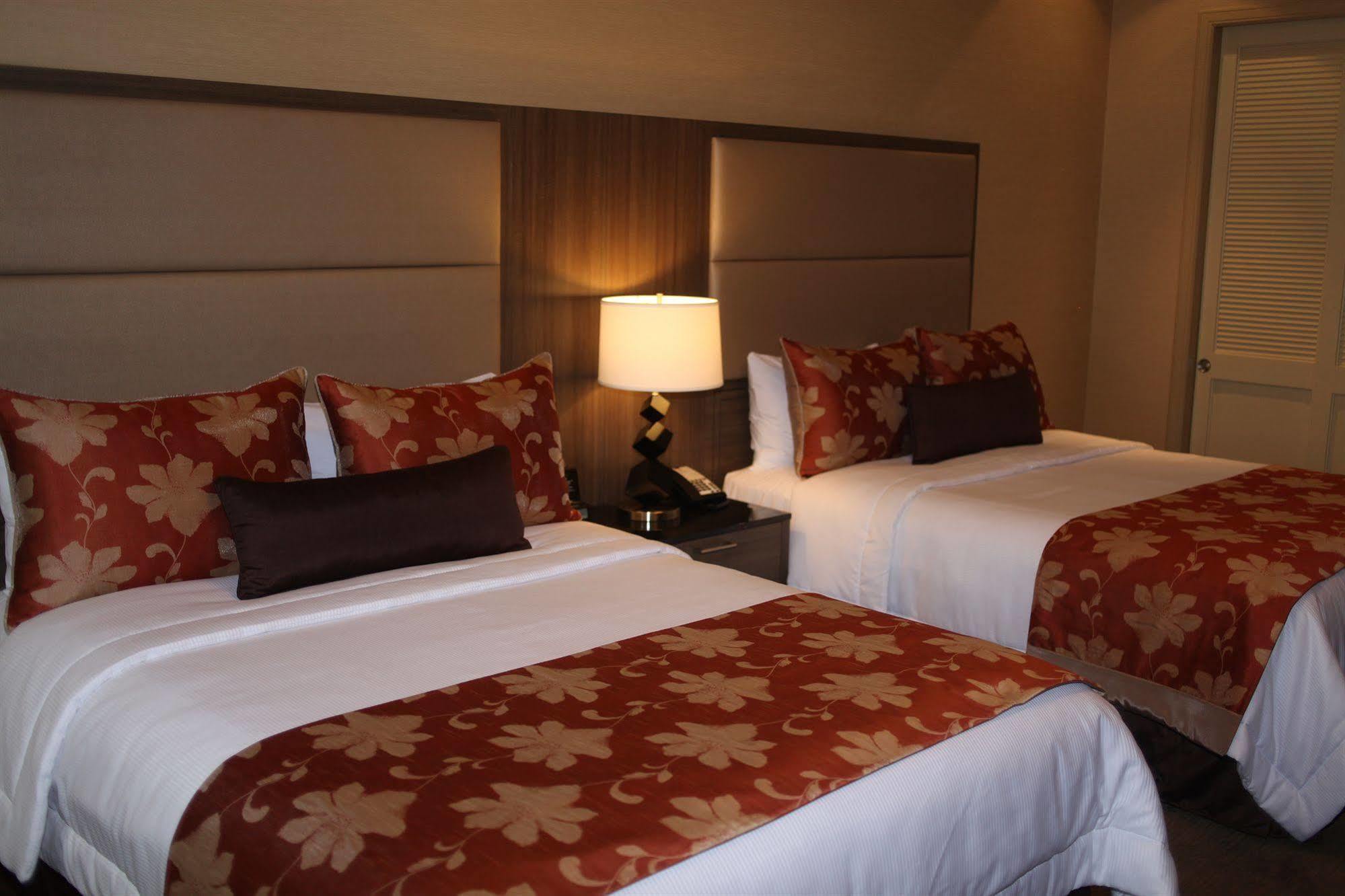 Opera House Hotel 3*