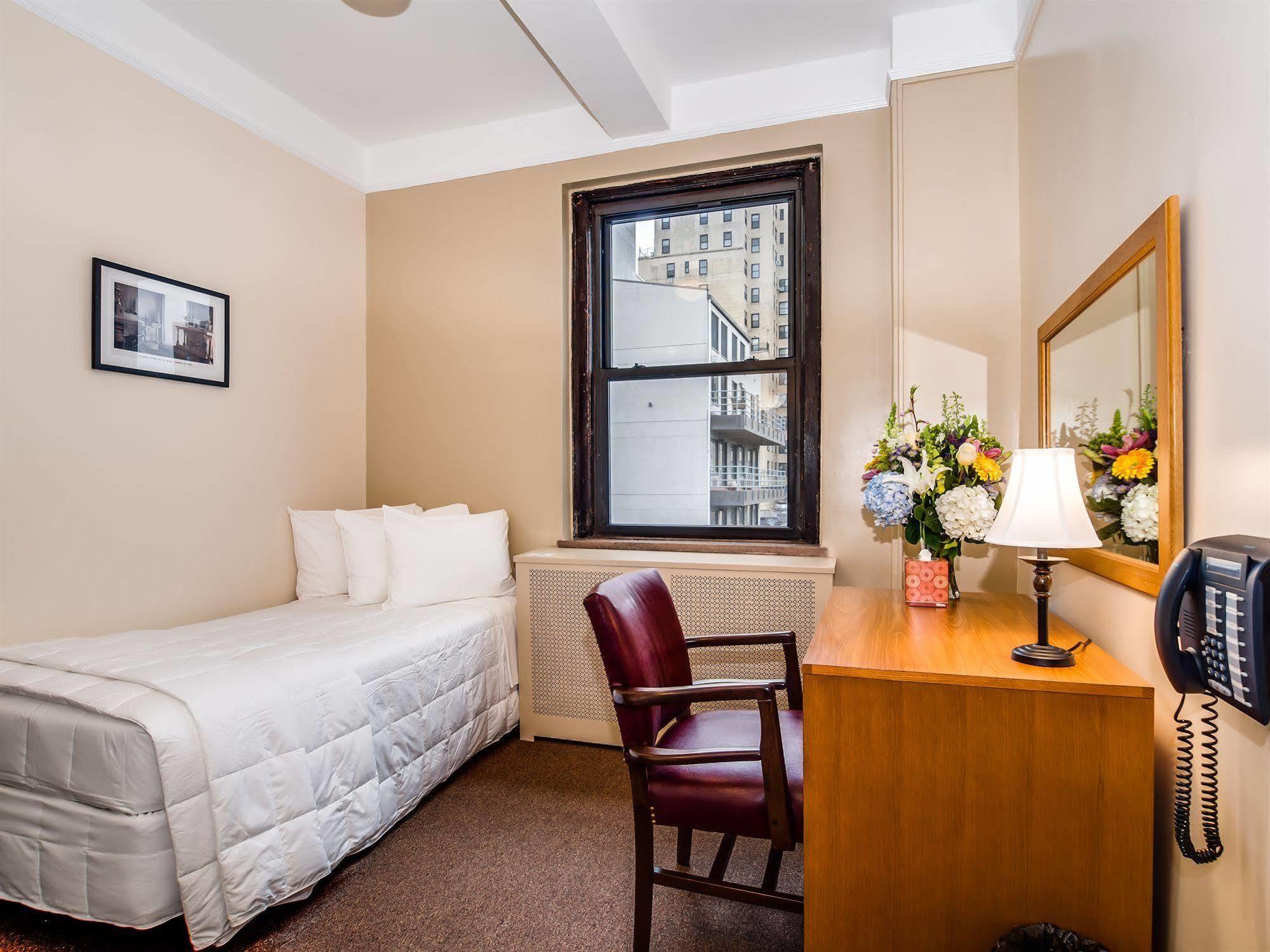 Leo House Hotel 3*