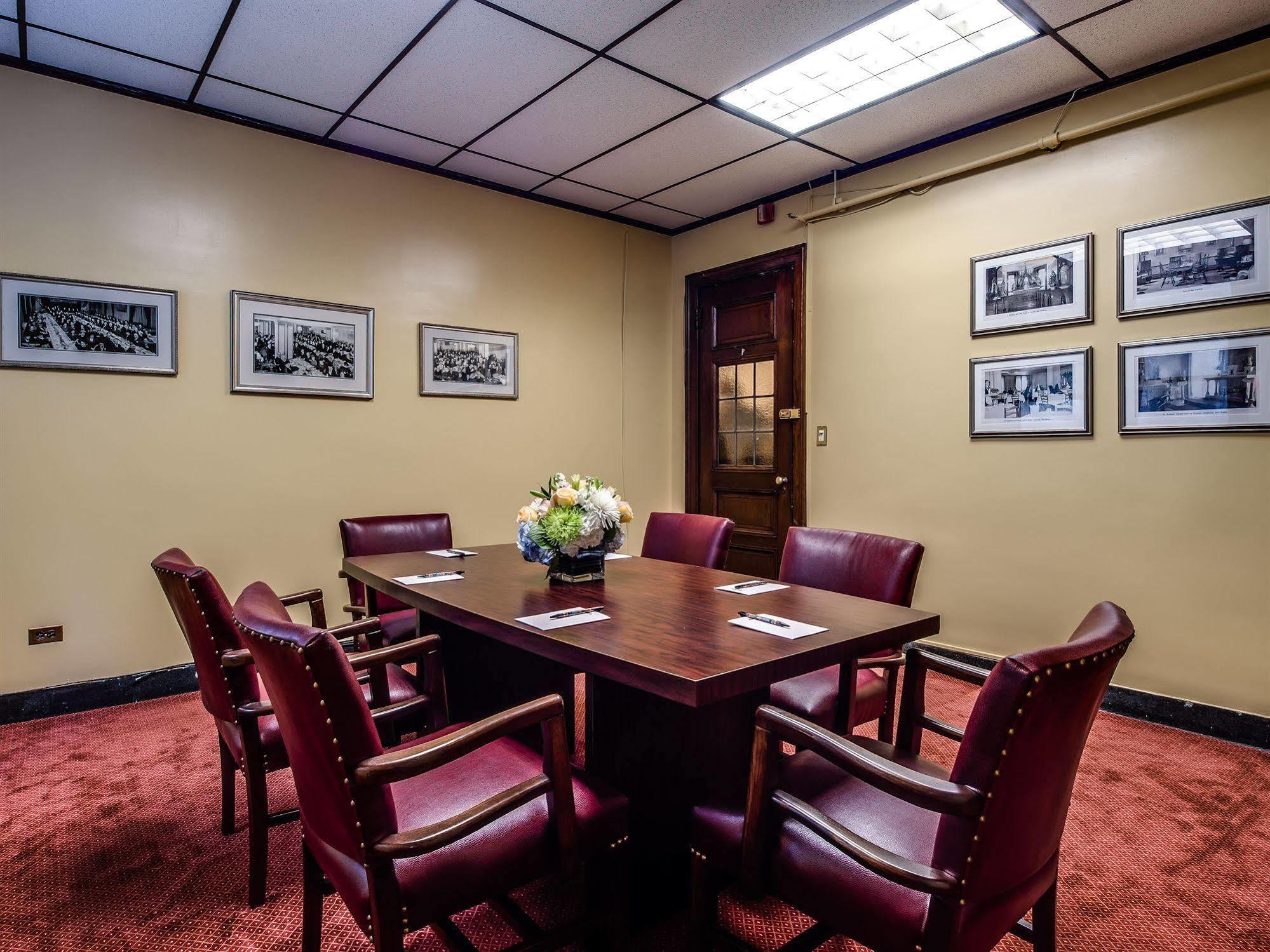 Hotel Leo House 3*