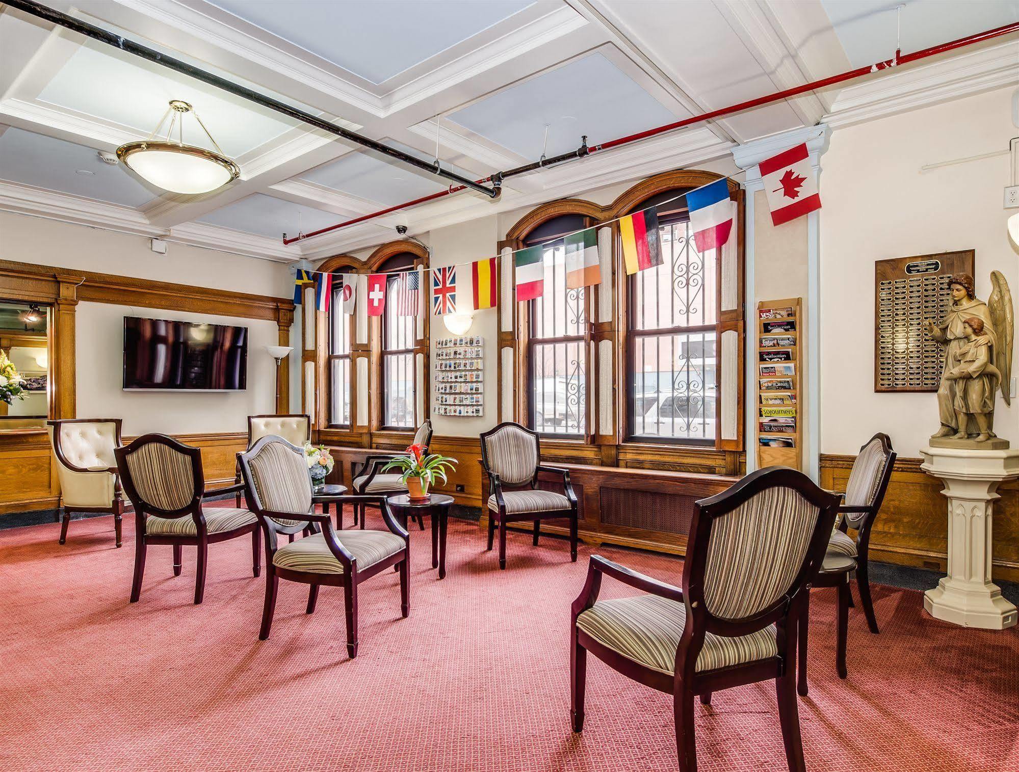 Leo House Hotel 3*