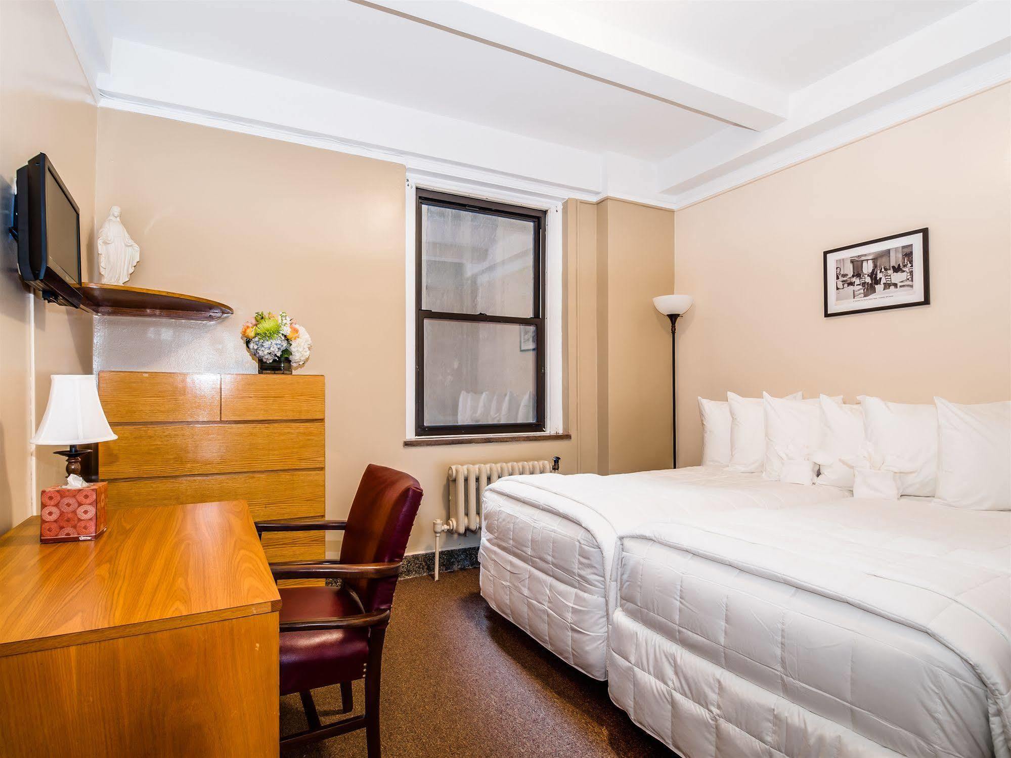Leo House 3*