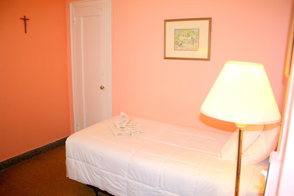 Hotel Leo House 3*