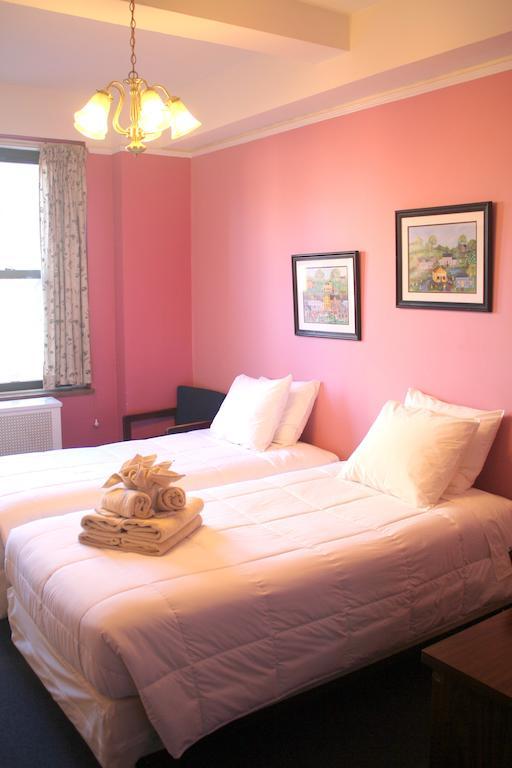 Leo House 3*