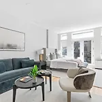 Luxe Studio Apt With Charming Juliet Balcony