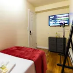 Deluxe Twin Size Bed-Red Room On The 1St Fl In Elmhurst Ny