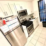 Bedroom 10 Mins To Times Square! And Is First Floor