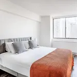 Midtown West 2Br W Doorman Gym Wd Nr Times Sq Nyc-1067
