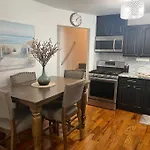 Cozy Lovely 2 Bedroom Apt, 5 Mins From Jfk
