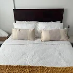 Cozy Lovely 2 Bedroom Apt, 5 Mins From Jfk