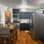 Cozy Lovely 2 Bedroom Apt, 5 Mins From Jfk