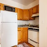 ✪ Large 2 Bedrooms ✪ Queen Beds ✪ Work Stations