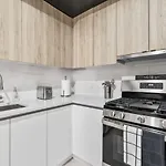 Top Notch 2 Bedroom Minutes From Central Park