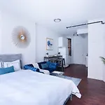 83-2Fe Ues Central Park Newly Furnished Studio
