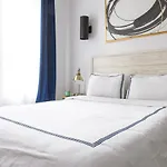24-18 New Gramercy Studio W D In Unit Fully Reno