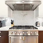 Luxurious 5 Bedroom Townhouse