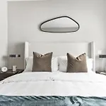 Top Notch 2Br & 2Ba Suite Minutes From Central Park In Upper East Side