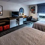 Hampton Inn&Suites Staten Island