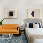 1597-7 Luxury Upper East Studio W&D In Unit