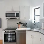 1290-16 New Renovated 2 Bedrooms In Ues