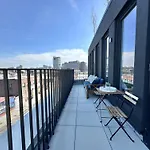 Large One Bedroom - Massive Private Terrace - Luxury Building - Williamsburg - Greenpoint
