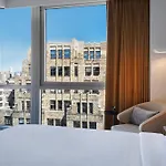 Courtyard By Marriott New York Manhattan / Soho