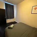3 Bedroom, Central Location In Manhattan!!