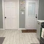 3 Bedroom Cozy Retreat With Large Backyard