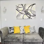 3 Bedroom Cozy Retreat With Large Backyard