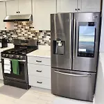 3 Bedroom Cozy Retreat With Large Backyard
