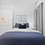 Quaint 2Br Apt Walk To Time Square