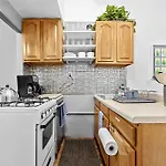 Quaint 2Br Apt Walk To Time Square