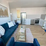 Modern One Bedroom - Large Private Terrace - Luxury Building - Williamsburg