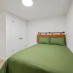 Active Central Park East 3Bedrooms 2 Bathrooms 1700 Sf