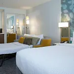Courtyard By Marriott New York Queens/Fresh Meadows