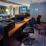 Courtyard By Marriott New York Queens/Fresh Meadows