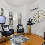 1 Min To Subway, King Bed Luxurious Airy Space Patio At \