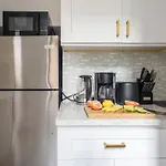 428-3R Spacious 2Br Newly Furnished