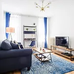 428-3R Spacious 2Br Newly Furnished