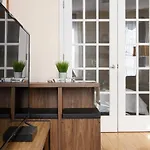 428-4R 2 Bedroom Newly Furnished