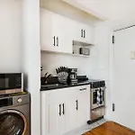 444-1A Beautiful 1Br Midtown West