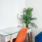 105-2C Xl Studio Prime Location