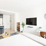 1597-14 New Renovated Studio Rime Ues
