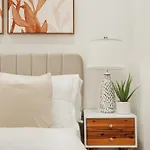 1290-8 New Renovated 2 Bedrooms In Ues