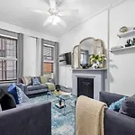Quaint 2Br Apt Walk To Time Square