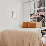 Outstanding & Bright Apartment In Midtown Manhattan