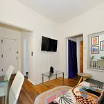 Unique 2 Bed 1 Bath In Ues