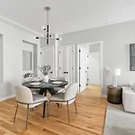 Top Notch 2Br 2Ba Suite Minutes To Central Park